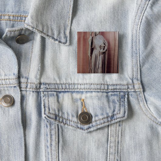 聖餐杯を保持する教会の寓話的な姿 缶バッジ (インサイチュ)