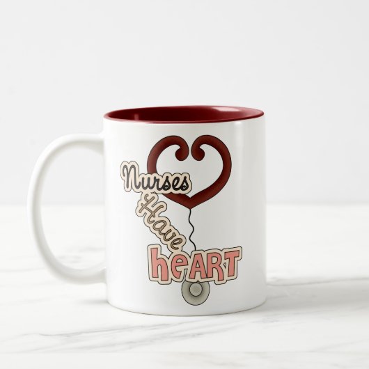 聴診器のナースはハートのTシャツおよびギフトを持っています ツートーンマグカップ (左)