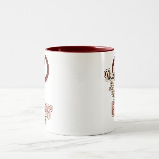 聴診器のナースはハートのTシャツおよびギフトを持っています ツートーンマグカップ (中央)