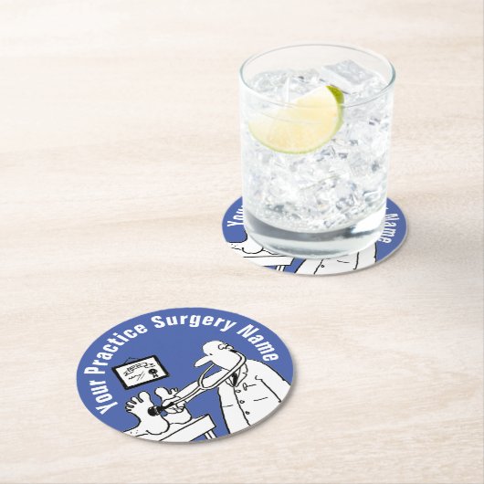 聴診器を付けたフンドクターステッカーペーパコースター ラウンドペーパーコースター (インサイチュ)