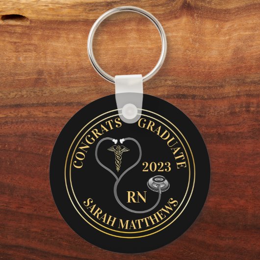聴診器カドゥセウスRNおめでとう卒業 – 黒 キーホルダー (正面)