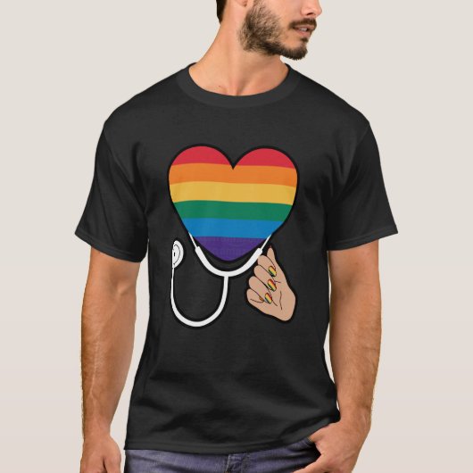 聴診器付きプログレスプライドハート Tシャツ (正面)