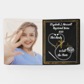 聴診器 | RN – 彼女はショットを呼ぶ準備ができている 横断幕 (横)