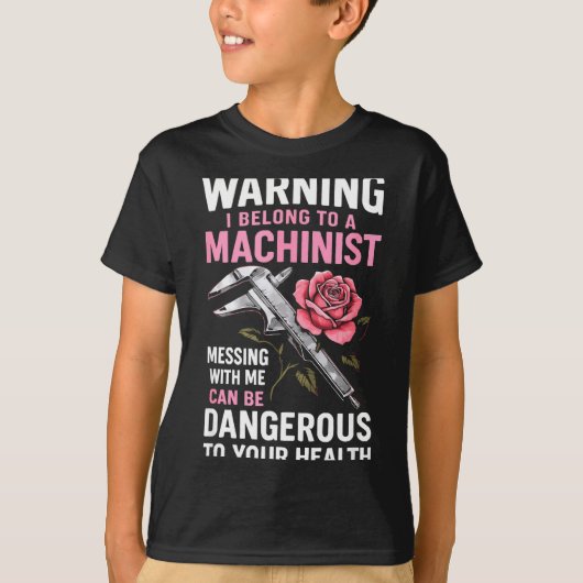 職人妻・彼女のためのナイト・マシンギミック 夫婦・カップルのおもしろ記念日ギフト Tシャツ (正面)