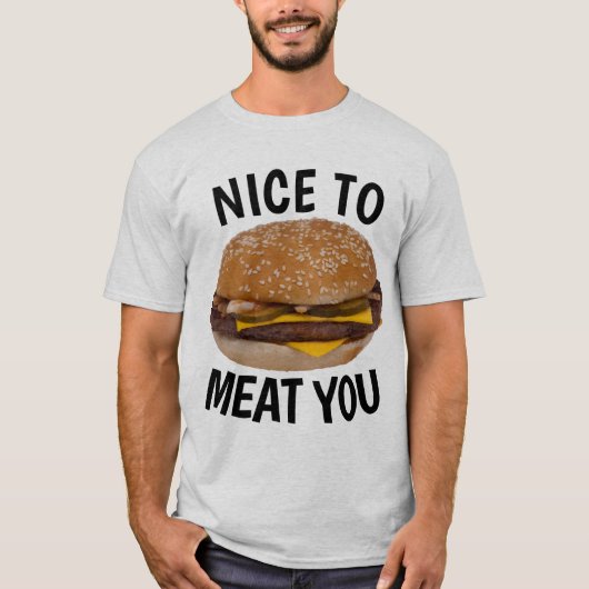 肉に優しい、チーズバーガーおもしろいTシャツ Tシャツ (正面)