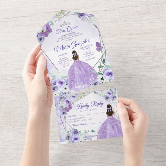 肌の濃い Lilac 紫のプリンセス キンセアニエラ オールインワン招待状 (貼ってはがせる)