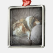 肘掛け椅子のラフなコリー メタルオーナメント (左)