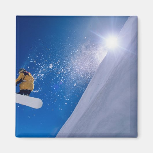 肩に陽が当たるスノーボード中の空中の男性 Wasatch マグネット (正面)
