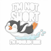 背が低いんじゃない、ペンギンサイズなんです シール (正面)