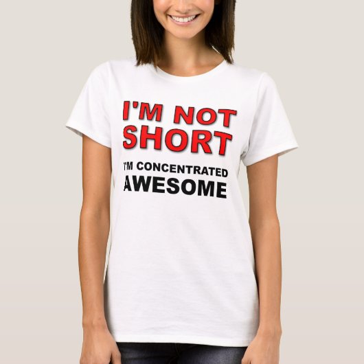 背が低いんじゃない、濃縮されているんだ Awesome 面白い Tシャツ (正面)