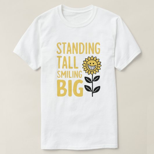 背が高く微笑んで大きく立つ Tシャツ (デザイン正面)