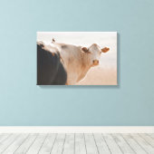背に小鳥を乗せた白い牛 キャンバスプリント (インサイチュ (ウッドフロア))
