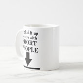 背の低い人にはもうウンザリ 面白いマグカップ  ユーモア コーヒーマグカップ (正面左)