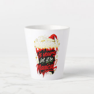 背の高いクリスマス柄グランジスタイルの冬の温かみ カフェラテマグ