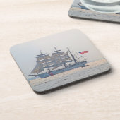 背の高い船、クリッパー船、帆、米国沿岸警備隊 コースター (左側)