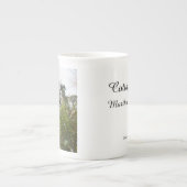 背の高い草のアーチ窓 – Martha's Vineyard ボーンチャイナマグカップ (正面)