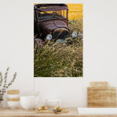 背の高い草の中に放置された古い車 ポスター (キッチン)