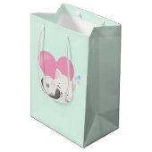 背中に大きなハートを背負って眠る甘い子ネコ ミディアムペーパーバッグ (裏面アングル)