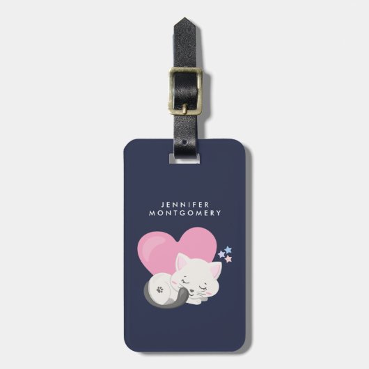 背中に大きなハートを背負って眠る甘い子ネコ ラゲッジタグ (正面縦)