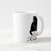背中に美しい座り猫 – Cats Rule ジャンボコーヒーマグカップ (正面右)