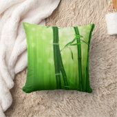 背中に《写真》ぼけ味淡い色の灯を付けた緑の竹 クッション (ブランケット)