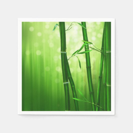 背中に《写真》ぼけ味淡い色の灯を付けた緑の竹 スタンダードカクテルナプキン (正面)