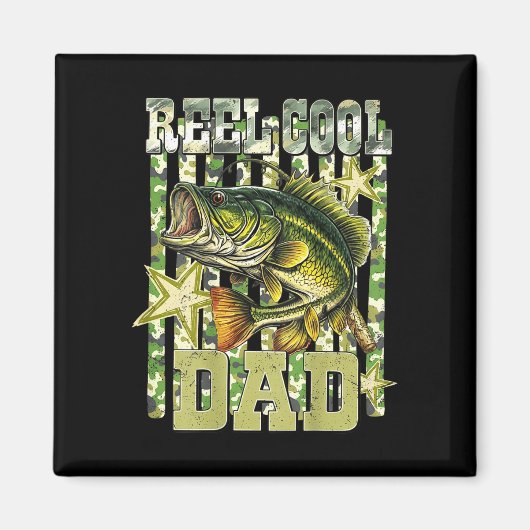 背中に「釣りバカおやじ」 (Reel cool dad funny fishing bass (on マグネット (正面)