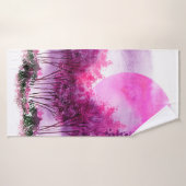 背中を背にしたピンク色の紫の木のシルエット バスタオル (バスタオル)