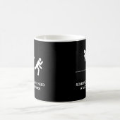 背中を軽くたたく人もいる コーヒーマグカップ (中央)