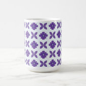 背景が明るい紫色の花 コーヒーマグカップ (中央)