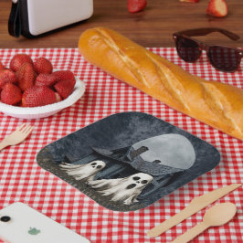 背景に恐ろしい白い幽霊が幽霊のよく出るある ペーパープレート