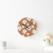 背景に白いストライプの花 ラウンド壁時計 (ホーム)