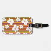 背景に白い花をストライプの付ける ラゲッジタグ (正面横)