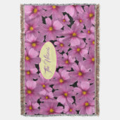 背景に紫色のコスモスデザイン スローブランケット (正面縦)