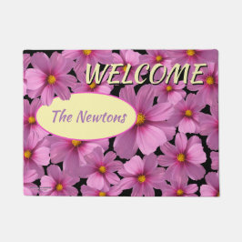 背景に紫色のコスモスデザイン ドアマット