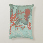 背景に赤い花のシルエットティール(緑がかった色) アクセントクッション (裏面(縦))