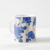 背景のバラの青いストライプの花束 コーヒーマグカップ (正面左)