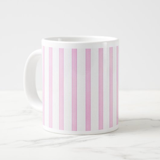 背景のピンクの水色のストライプ ジャンボコーヒーマグカップ (正面左)