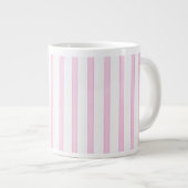 背景のピンクの水色のストライプ ジャンボコーヒーマグカップ (正面右)
