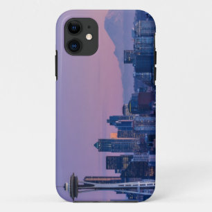 背景のレーニア山 iPhone 11 ケース