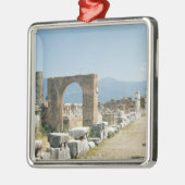 背景の山が付いているフォーラム メタルオーナメント (左)