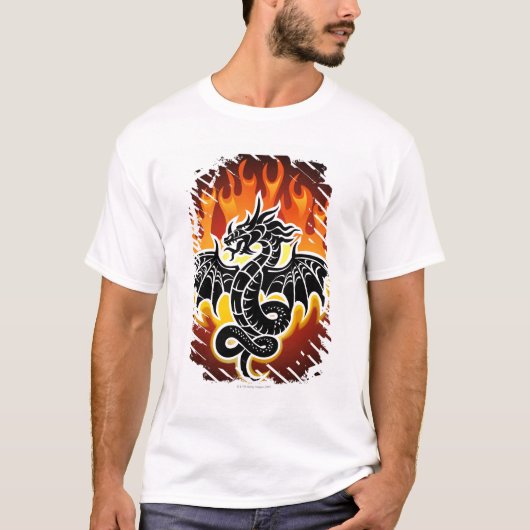 背景の炎が付いているドラゴン Tシャツ (正面)