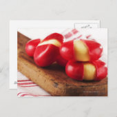 背景の赤くストライプのなふきん ポストカード (正面/裏面)