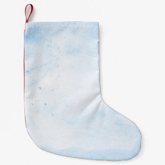 背景の青い水彩色の紙 スモールクリスマスストッキング