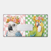 背景を持つ花の冠の市松模様に鸚鵡 デスクマット (キーボード&マウス)