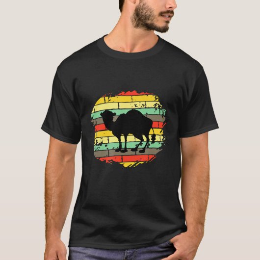 背景ラクダのグラフィック動物 Tシャツ (正面)