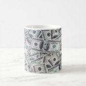 背景100ドル紙幣。 コーヒーマグカップ (中央)