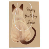 背部眺めの子猫のカスタムを坐らせているSashaのシャム猫 ミディアムペーパーバッグ (正面)