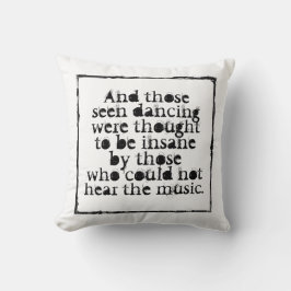 背面でカスタマイズ可能。そして見た踊り クッション