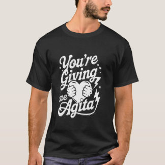 胸が痛くなってる Tシャツ